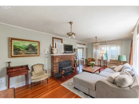 1021 S 4th Street Coos Bay OR 97420