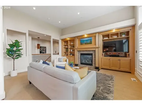 3095 Nw Gravenstein Street Camas WA 98607