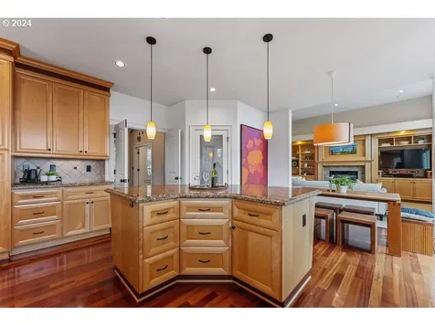 3095 Nw Gravenstein Street Camas WA 98607