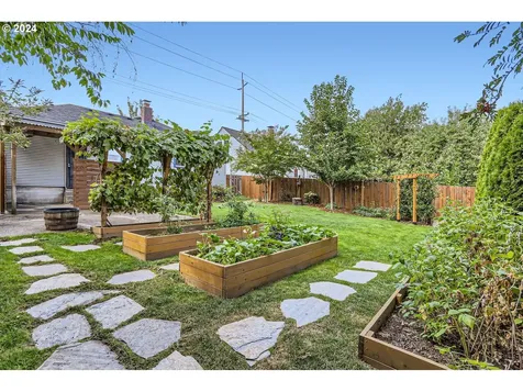 7525 N Fessenden Street Portland OR 97203