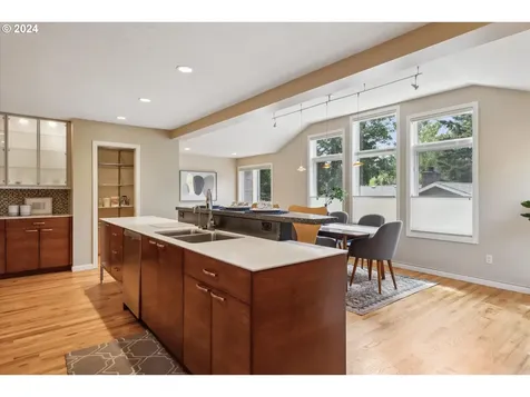 4720 SW 53rd Avenue Portland OR 97221