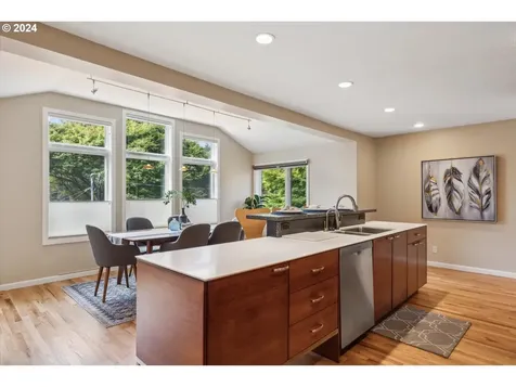 4720 SW 53rd Avenue Portland OR 97221