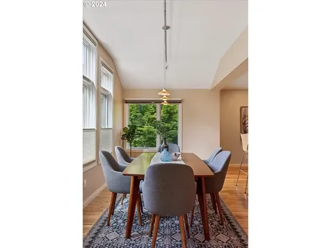 4720 SW 53rd Avenue Portland OR 97221