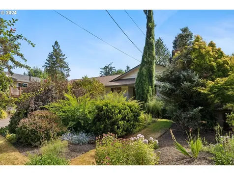 4720 SW 53rd Avenue Portland OR 97221
