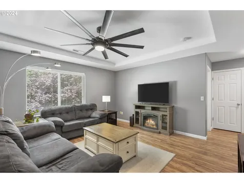 271 N Royal Oak Street Newberg OR 97132