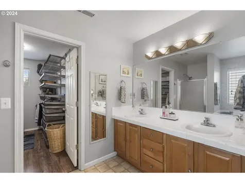 271 N Royal Oak Street Newberg OR 97132