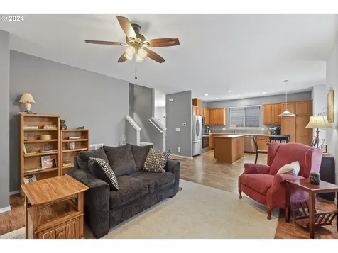 271 N Royal Oak Street Newberg OR 97132