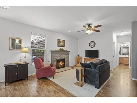 271 N Royal Oak Street Newberg OR 97132