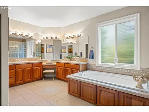 1627 NW 35th Circle Camas WA 98607