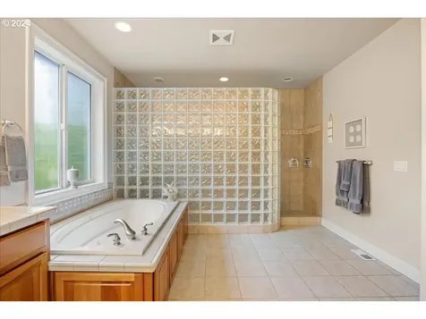 1627 NW 35th Circle Camas WA 98607