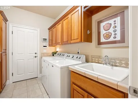 1627 NW 35th Circle Camas WA 98607