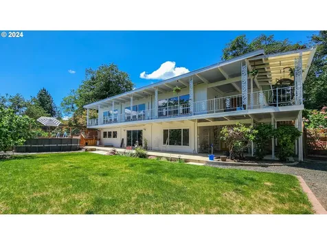 1544 Nw Valley View Drive Roseburg OR 97471