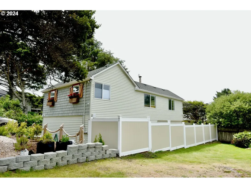 3125 Nw Marine Avenue Lincoln City OR 97367