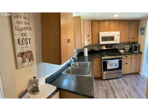 3125 Nw Marine Avenue Lincoln City OR 97367