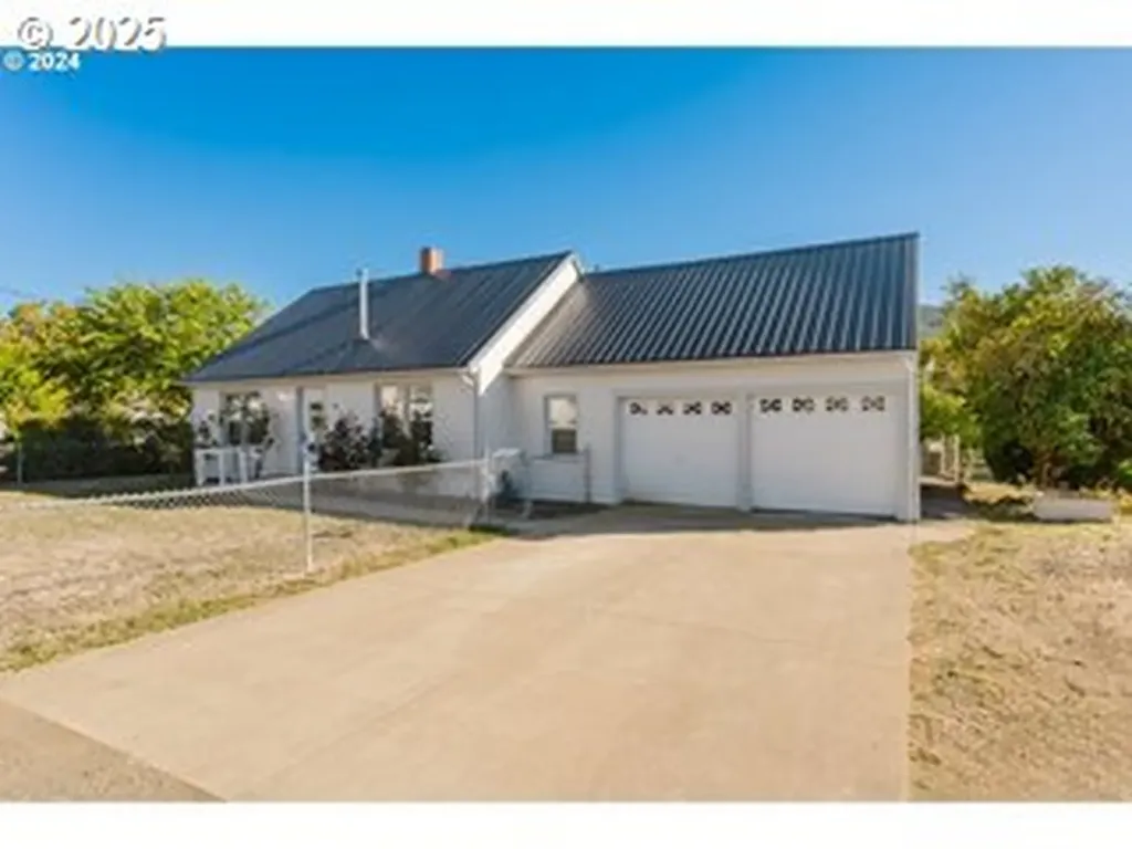 188 NE Lombardy Drive Roseburg OR 97470