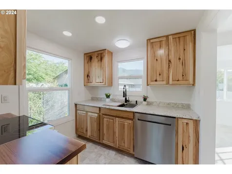 188 NE Lombardy Drive Roseburg OR 97470
