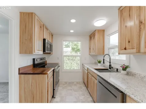 188 NE Lombardy Drive Roseburg OR 97470