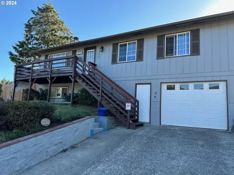 777 Evergreen Loop Reedsport OR 97467