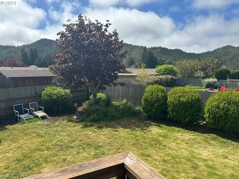 777 Evergreen Loop Reedsport OR 97467