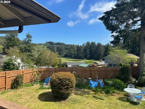 777 Evergreen Loop Reedsport OR 97467