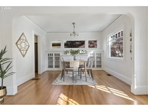 4235 SE 11th Avenue Portland OR 97202