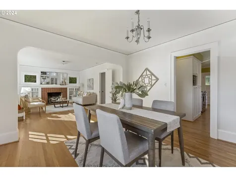 4235 SE 11th Avenue Portland OR 97202