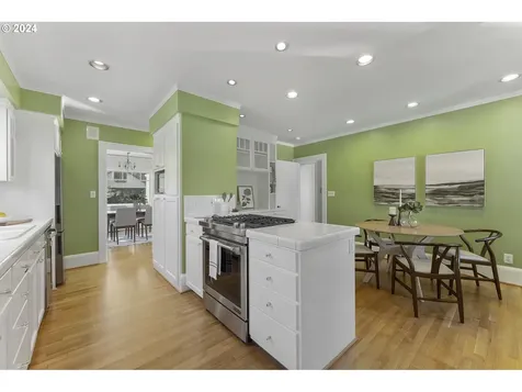 4235 SE 11th Avenue Portland OR 97202