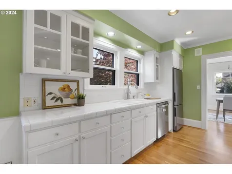 4235 SE 11th Avenue Portland OR 97202