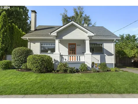 4235 SE 11th Avenue Portland OR 97202