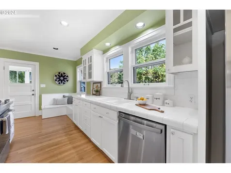 4235 SE 11th Avenue Portland OR 97202