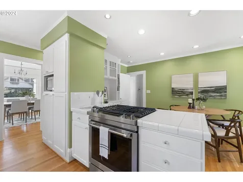 4235 SE 11th Avenue Portland OR 97202