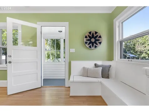 4235 SE 11th Avenue Portland OR 97202