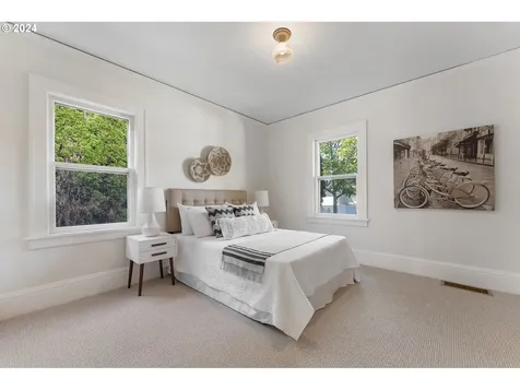 4235 SE 11th Avenue Portland OR 97202