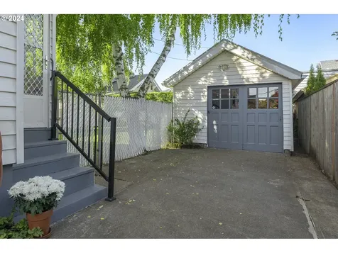 4235 SE 11th Avenue Portland OR 97202