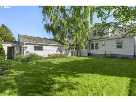 4235 SE 11th Avenue Portland OR 97202