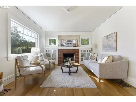 4235 SE 11th Avenue Portland OR 97202