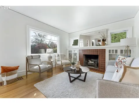 4235 SE 11th Avenue Portland OR 97202