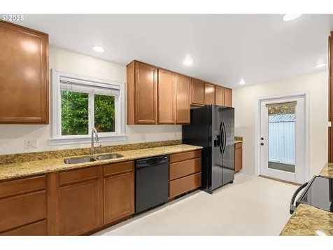 10200 SW 70th Avenue Portland OR 97223
