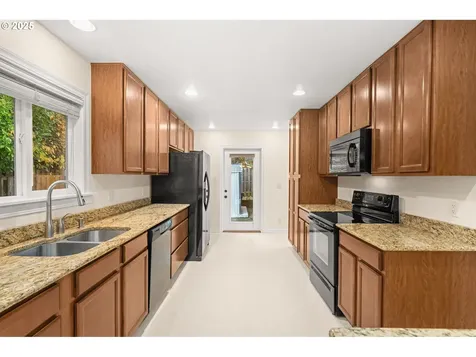 10200 SW 70th Avenue Portland OR 97223