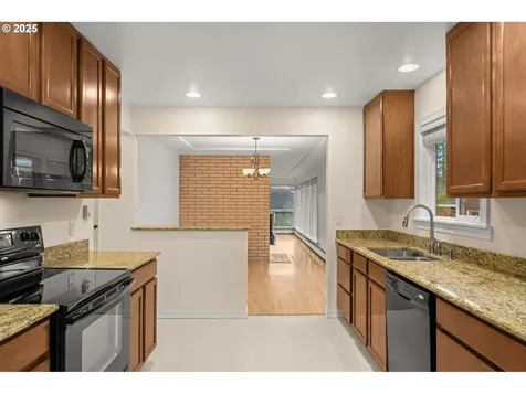 10200 SW 70th Avenue Portland OR 97223