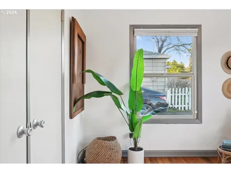 8336 SE Glenwood Street Portland OR 97266