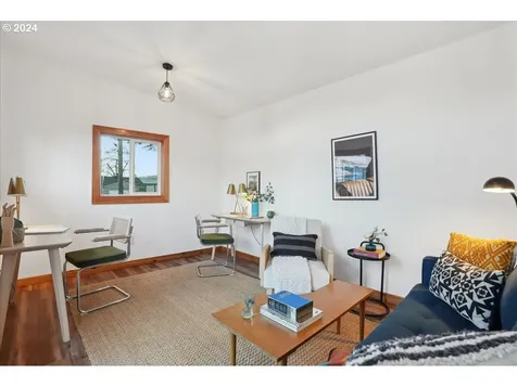 8336 SE Glenwood Street Portland OR 97266