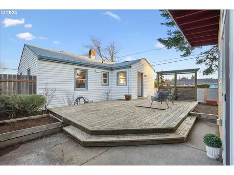 8336 SE Glenwood Street Portland OR 97266