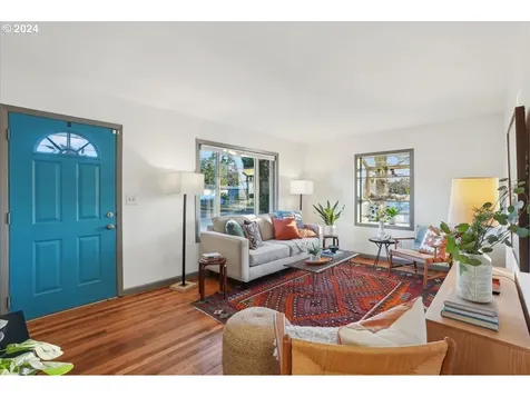 8336 SE Glenwood Street Portland OR 97266