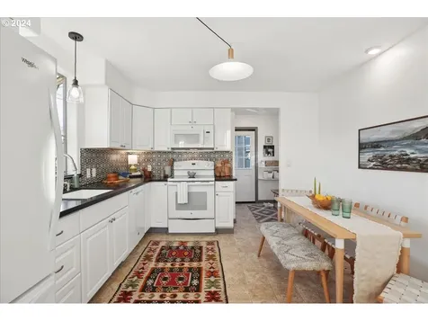 8336 SE Glenwood Street Portland OR 97266