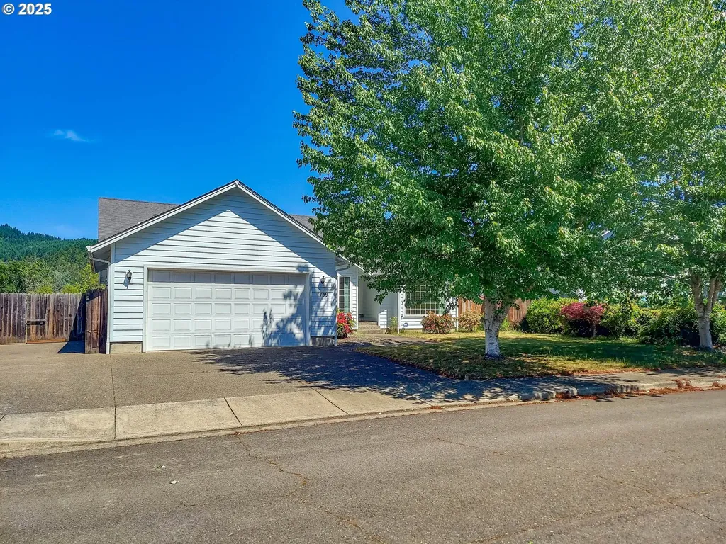 1739 Aspen Run Avenue Sutherlin OR 97479