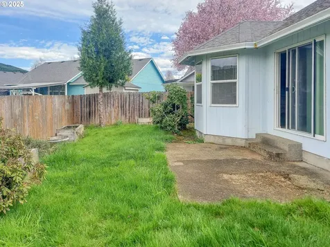1739 Aspen Run Avenue Sutherlin OR 97479
