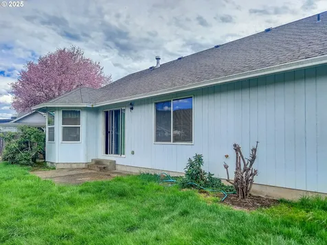 1739 Aspen Run Avenue Sutherlin OR 97479