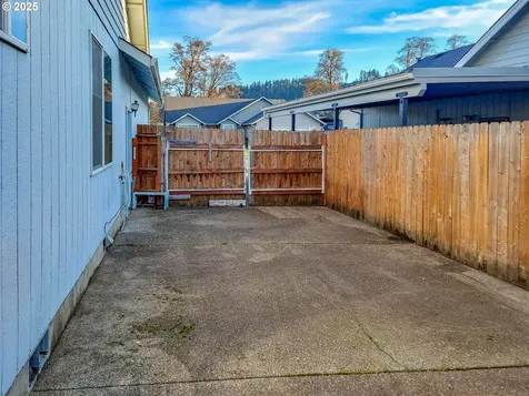 1739 Aspen Run Avenue Sutherlin OR 97479