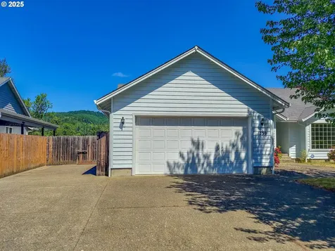 1739 Aspen Run Avenue Sutherlin OR 97479